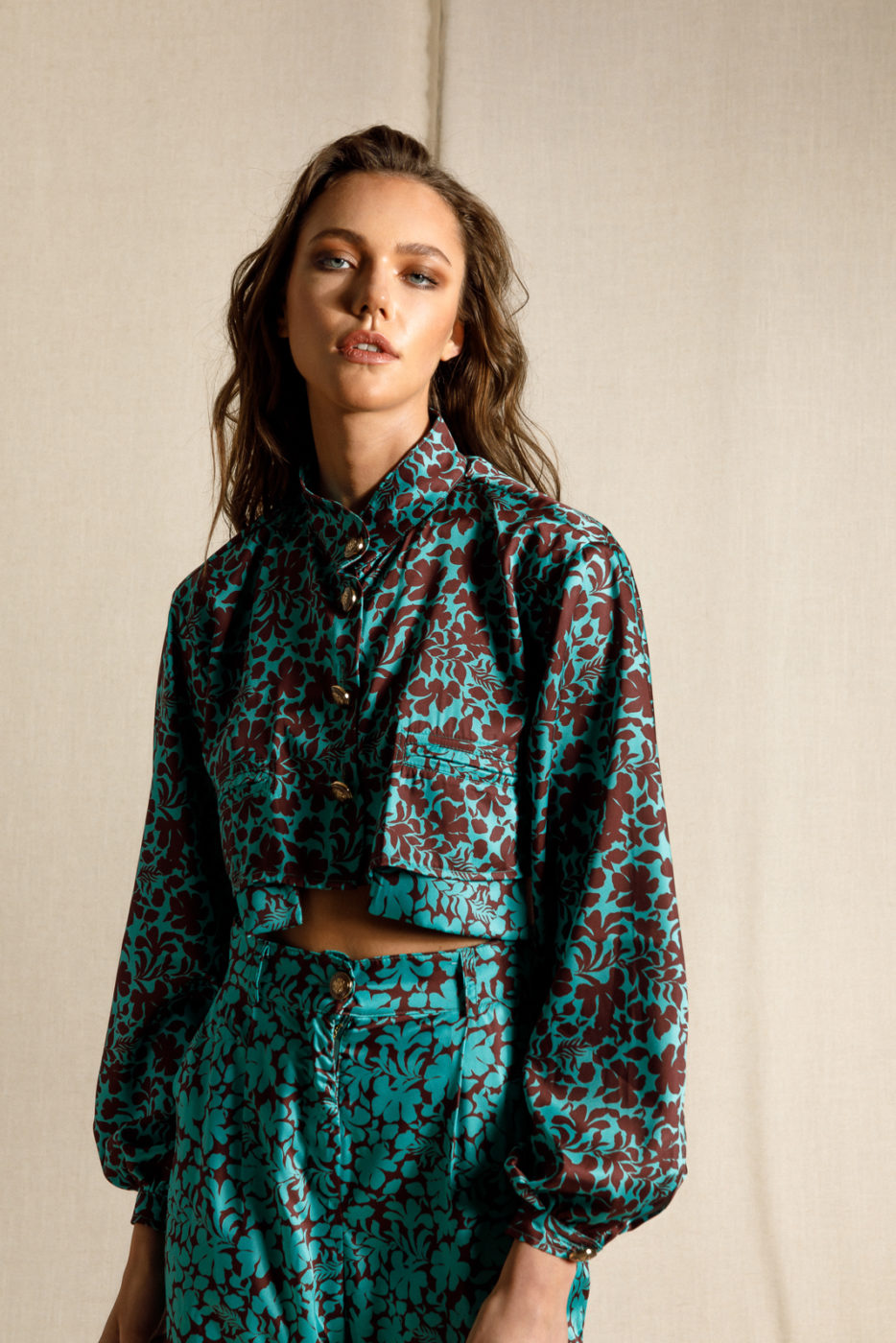 THE JERKINS CHETAN PRINTED TURQUOISE CROPPED SHIRT